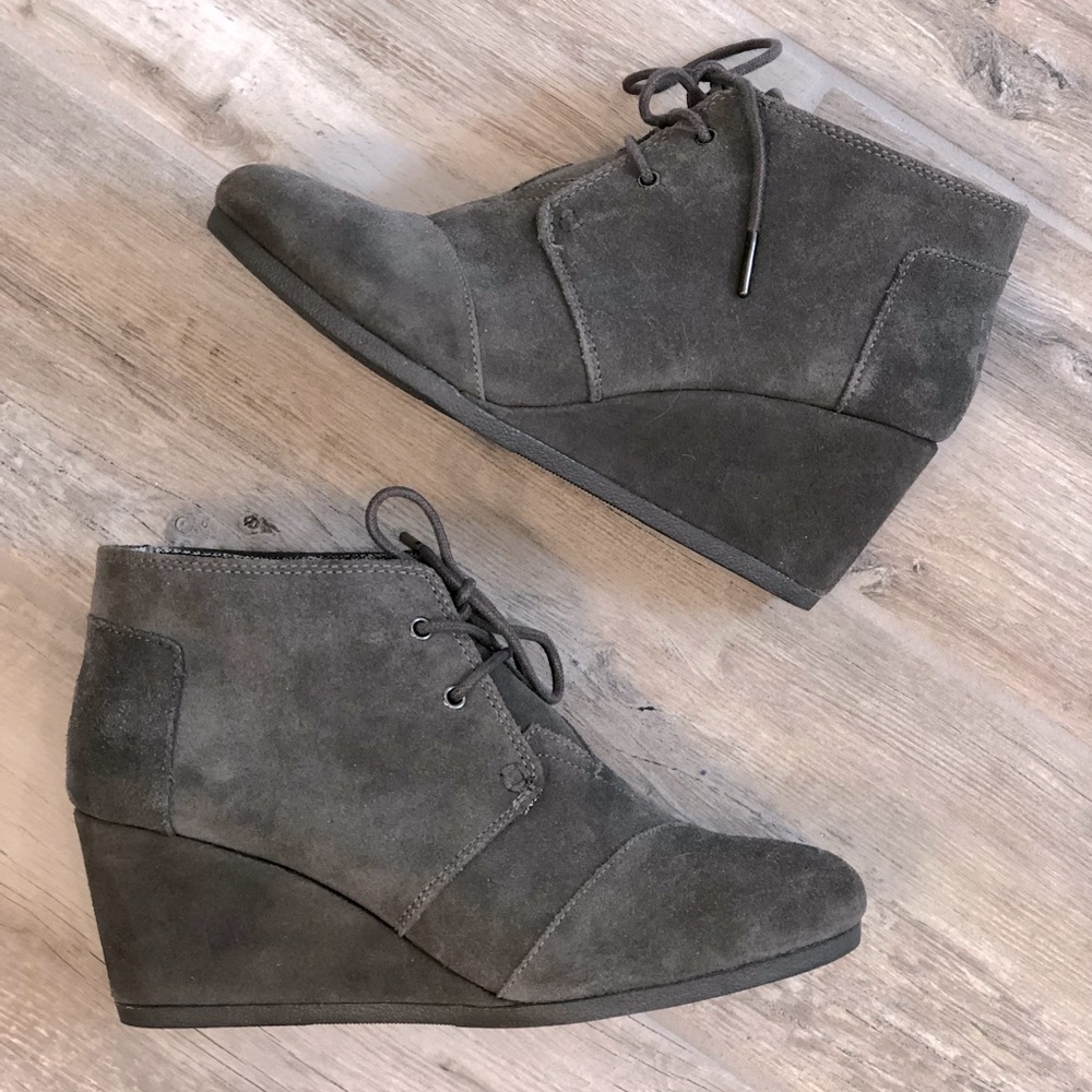 Tom’s wedge booties